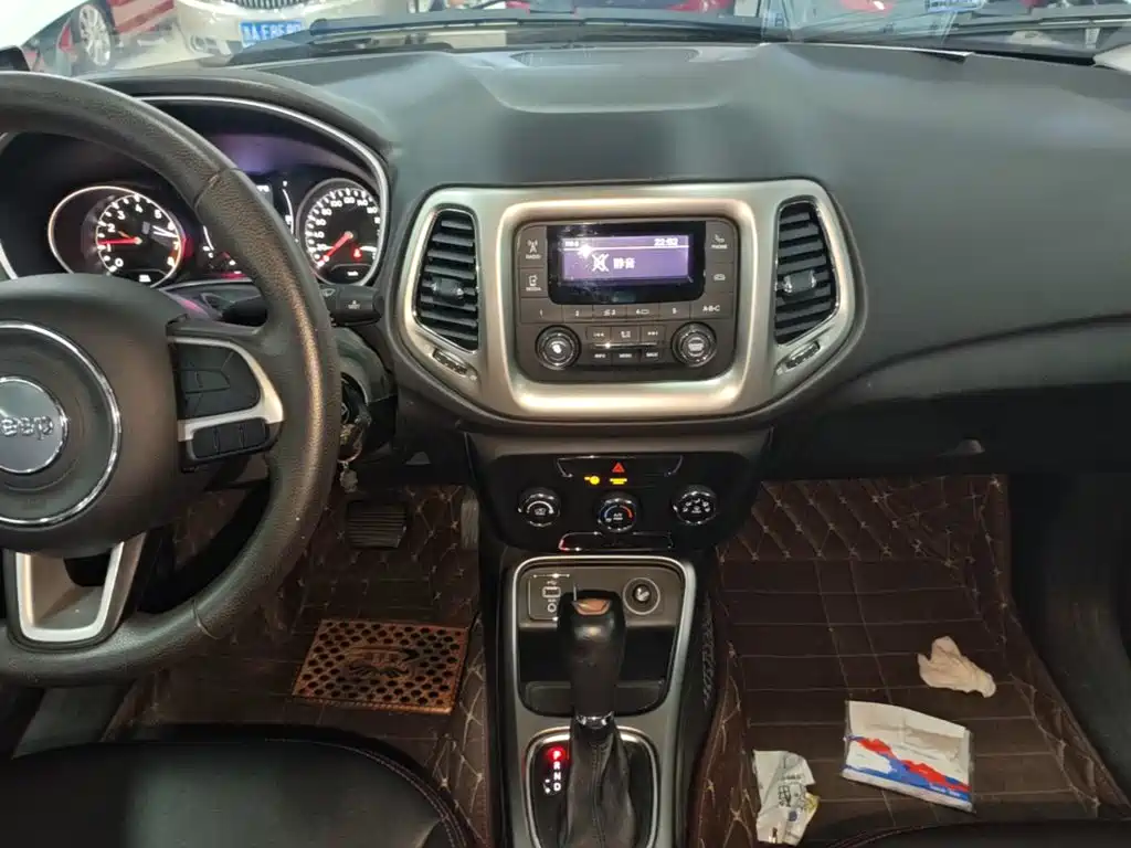 Jeep Compass — миниатюра 13