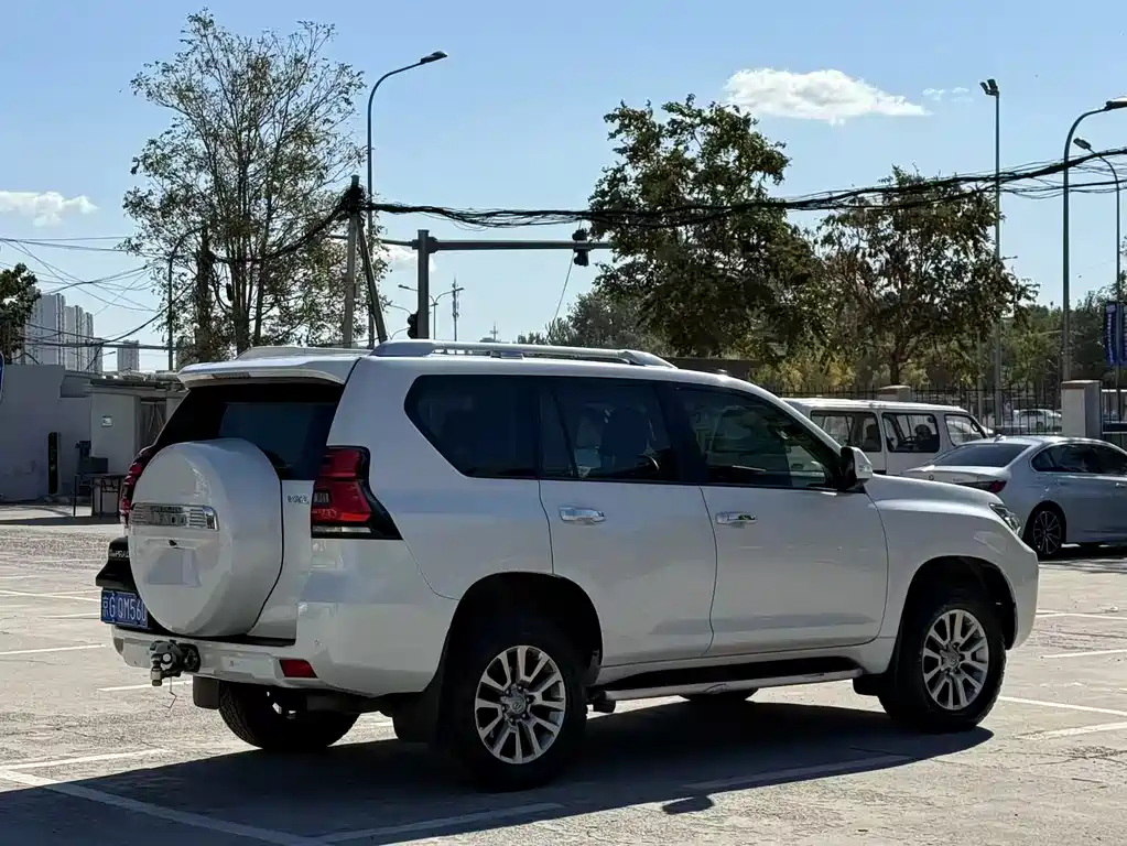 TOYOTA PRADO