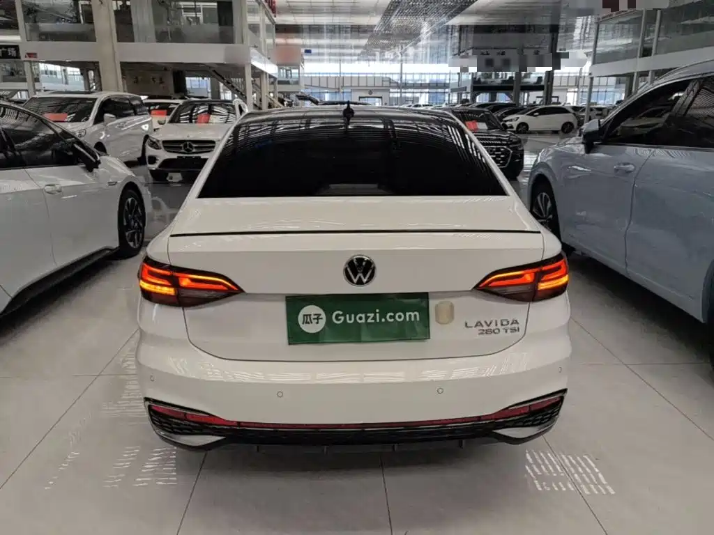 Volkswagen Lavida — миниатюра 6