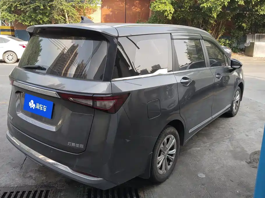 Wuling Jiachen — миниатюра 3