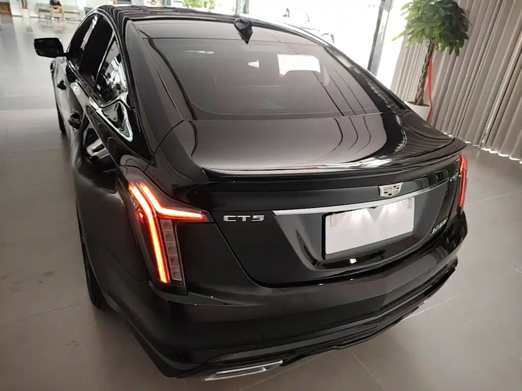 Cadillac CT5 — миниатюра 6