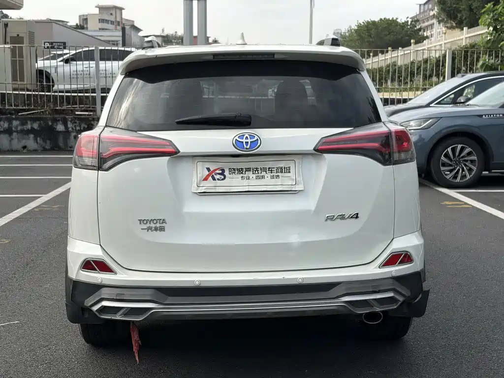 Toyota RAV4 — миниатюра 6
