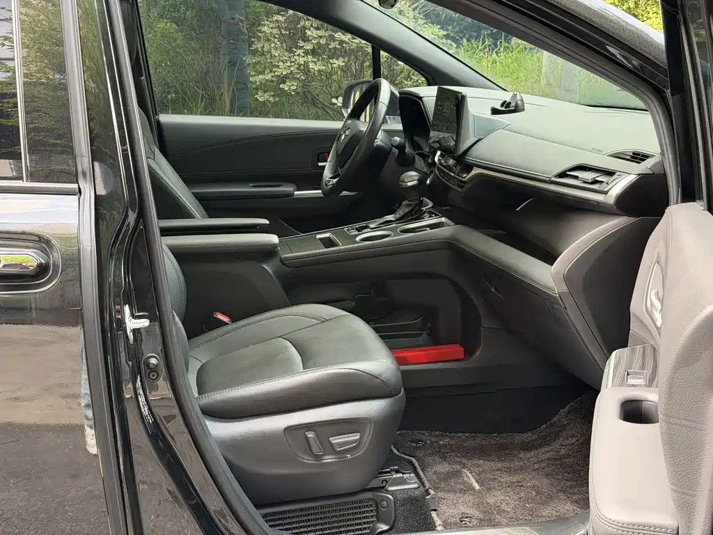Toyota Sienna — миниатюра 15