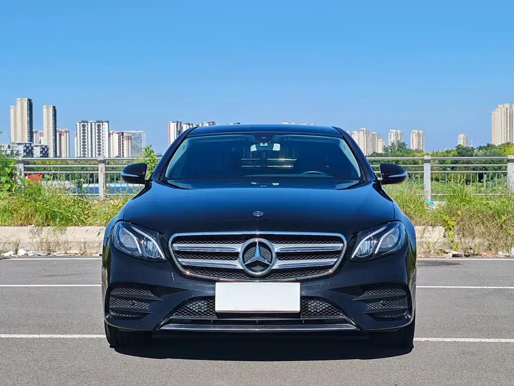Mercedes-Benz E-Class — миниатюра 2
