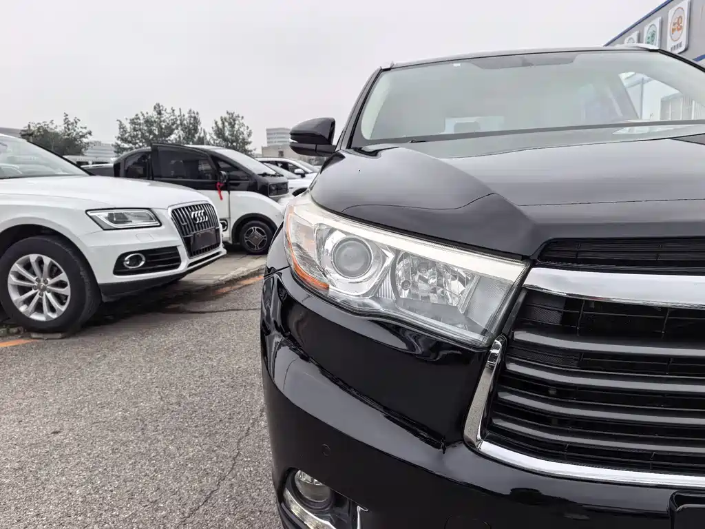 Toyota Highlander 2015 2.0T Luxury 7 мест
