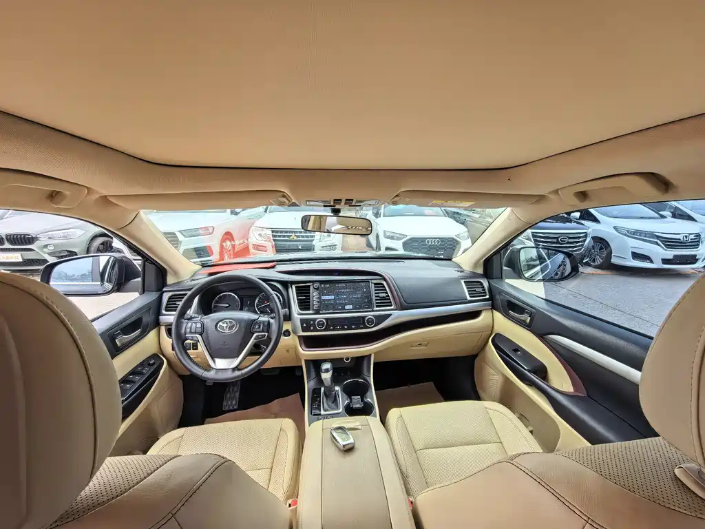 Toyota Highlander 2015 2.0T Luxury 7 мест