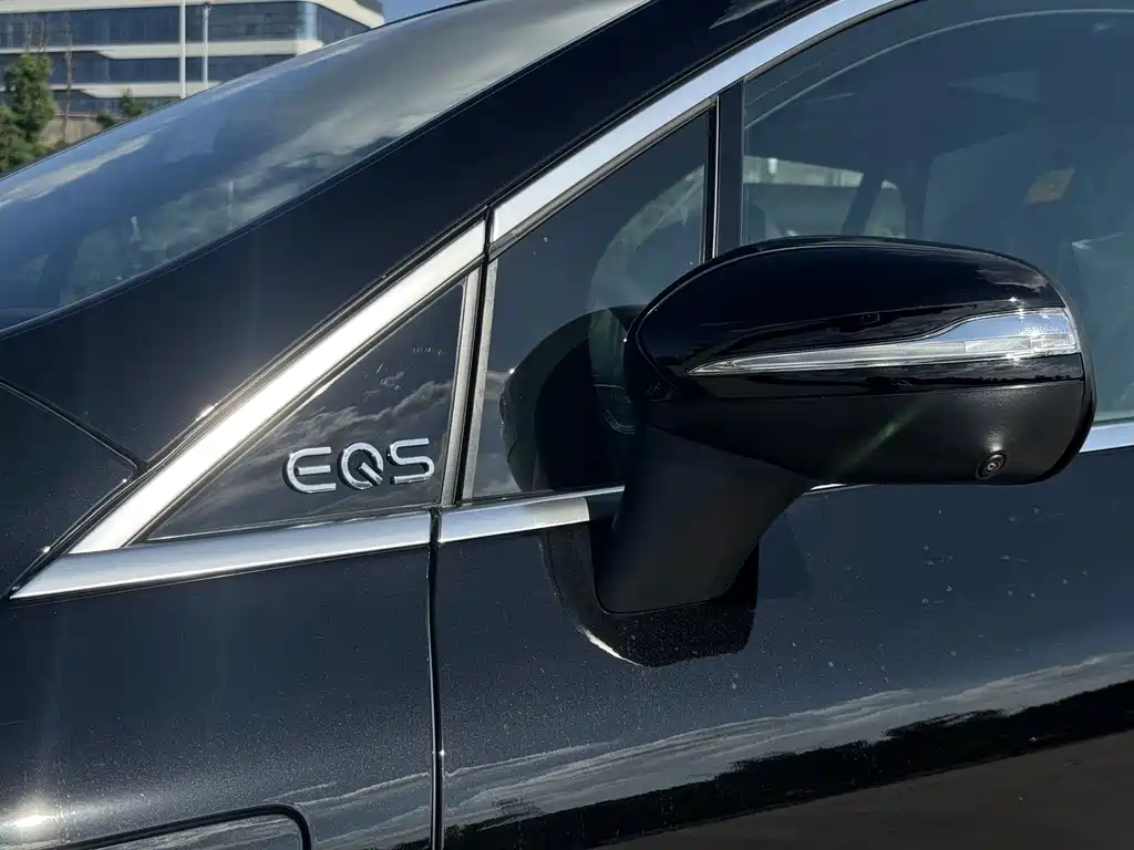 Mercedes-Benz EQS SUV — миниатюра 5