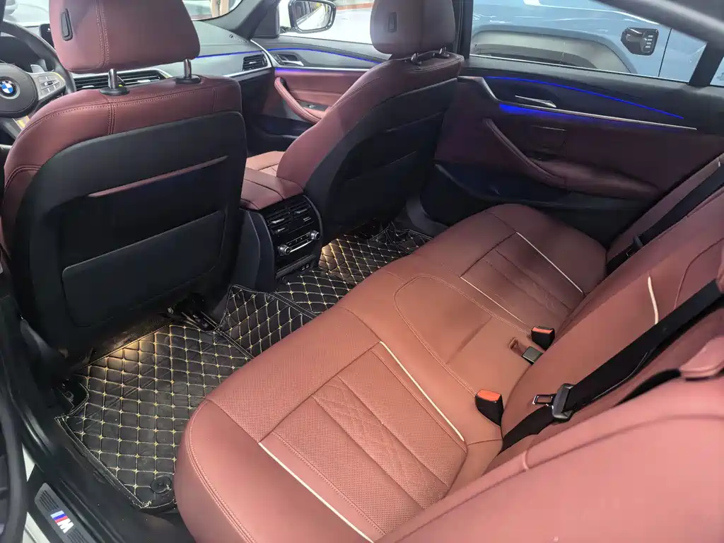 BMW 5 Series — миниатюра 9