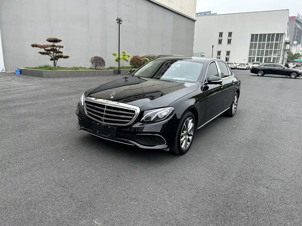 Mercedes-Benz E-Class — миниатюра 2