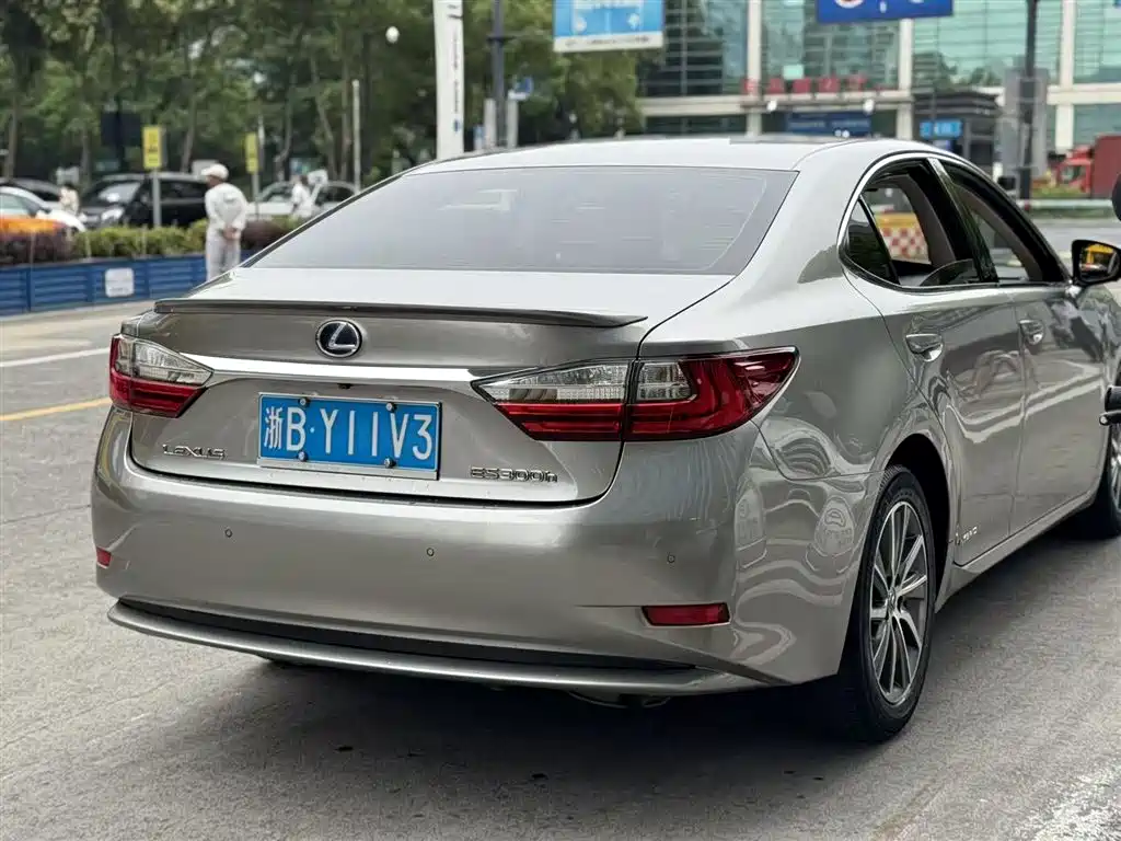 Lexus ES 2015 300h Comfort