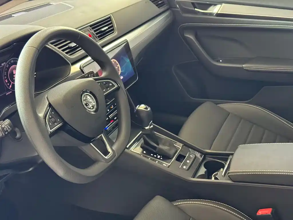 Skoda Superb — миниатюра 9