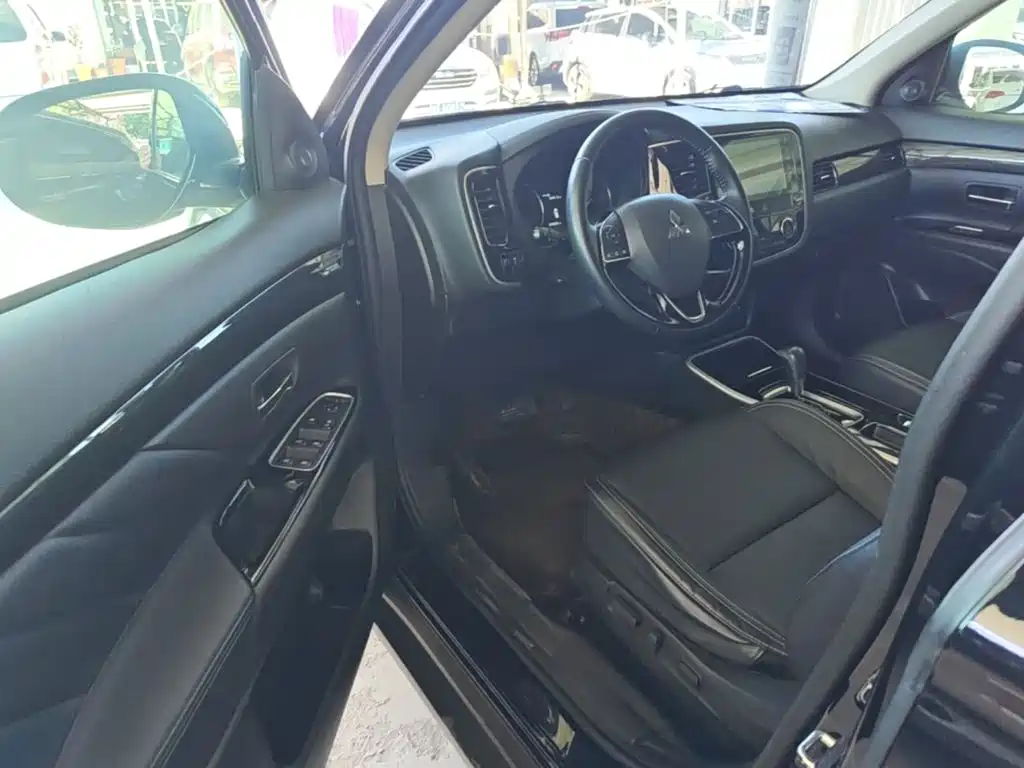Mitsubishi Outlander — миниатюра 15