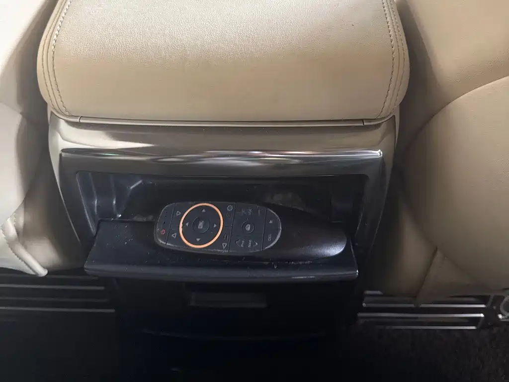 Toyota Alphard — миниатюра 9