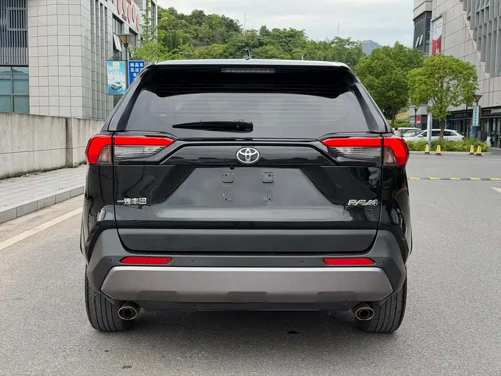 Toyota RAV4 — миниатюра 6
