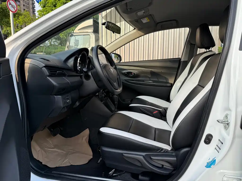 Toyota Yaris L — миниатюра 8