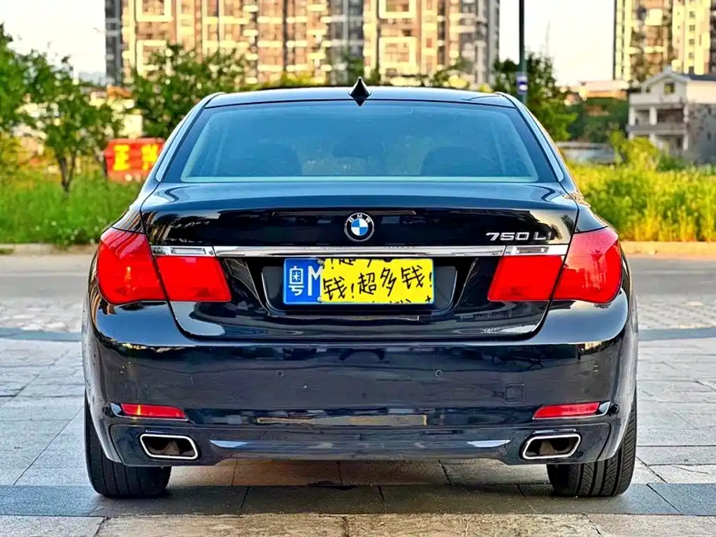 BMW 7 Series — миниатюра 5