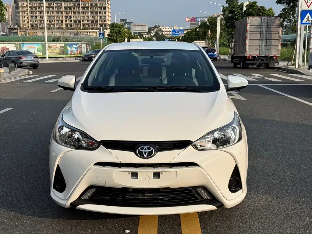 Toyota Yaris L — миниатюра 2