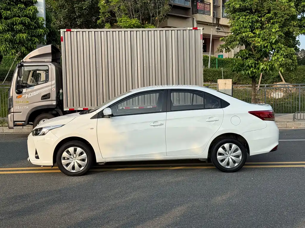 Toyota Yaris L — миниатюра 4