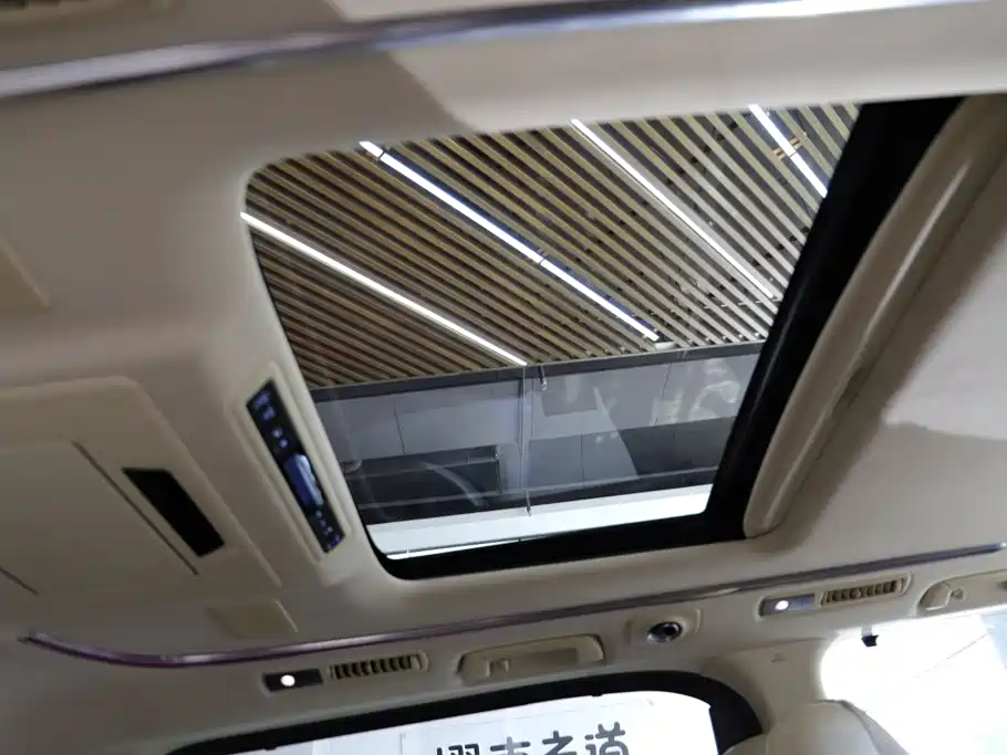 Toyota Alphard — миниатюра 20