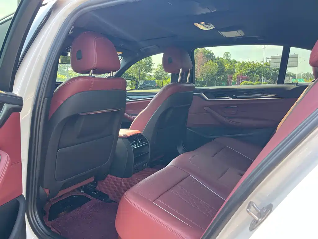 BMW 5 Series — миниатюра 10