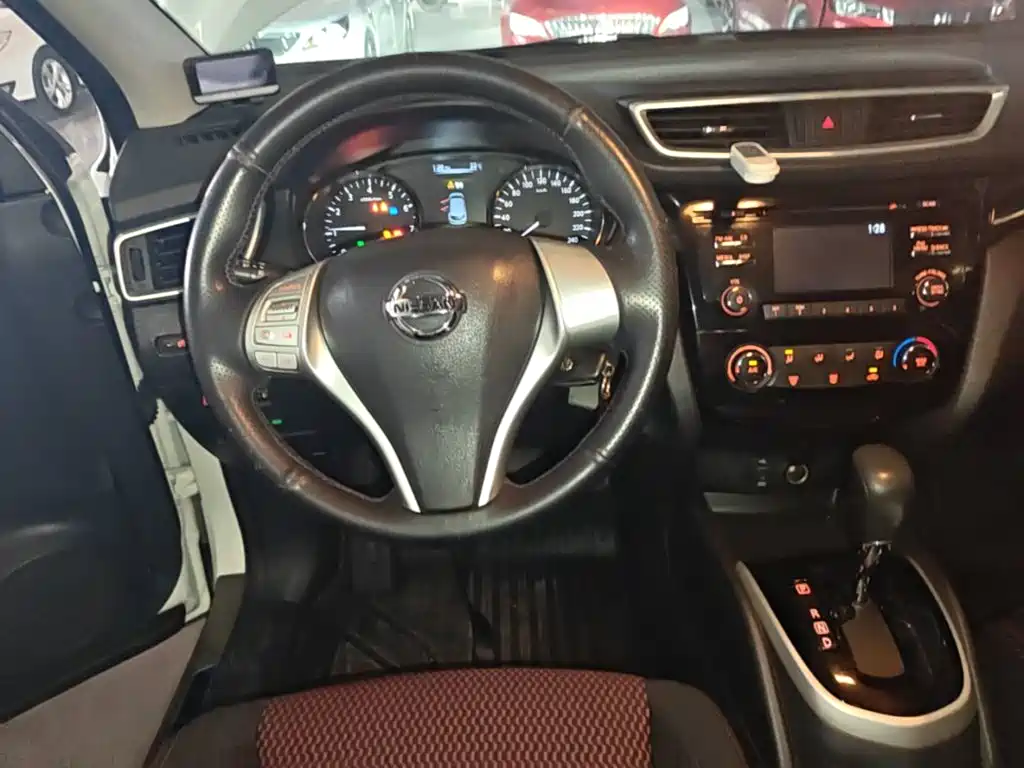 Nissan Qashqai — миниатюра 11