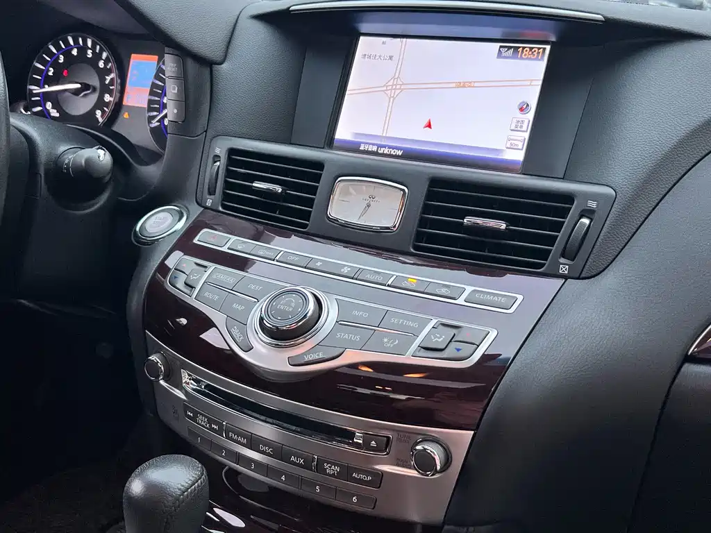 Infiniti Q70 — миниатюра 9