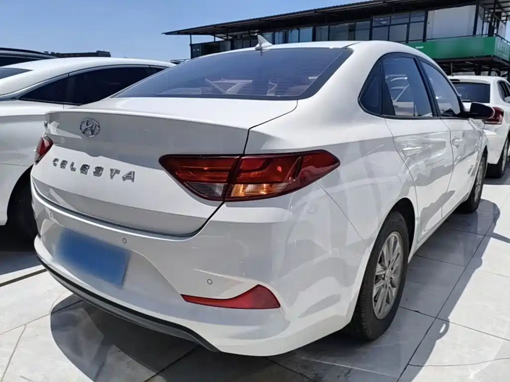 Hyundai Elantra — миниатюра 7