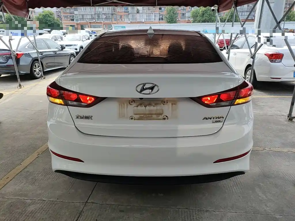 Hyundai Elantra — миниатюра 6