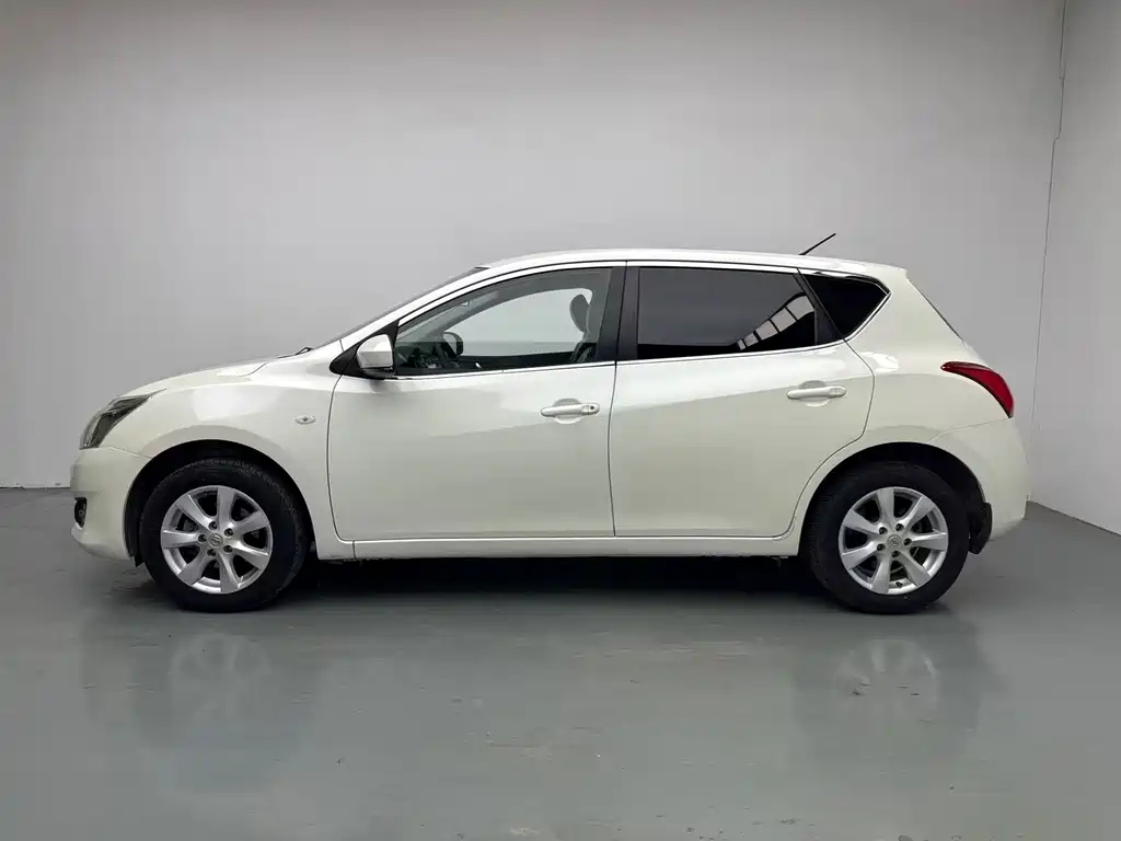 Nissan Tiida — миниатюра 3