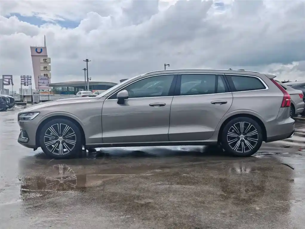 Volvo V60 2021 B5 Luxury