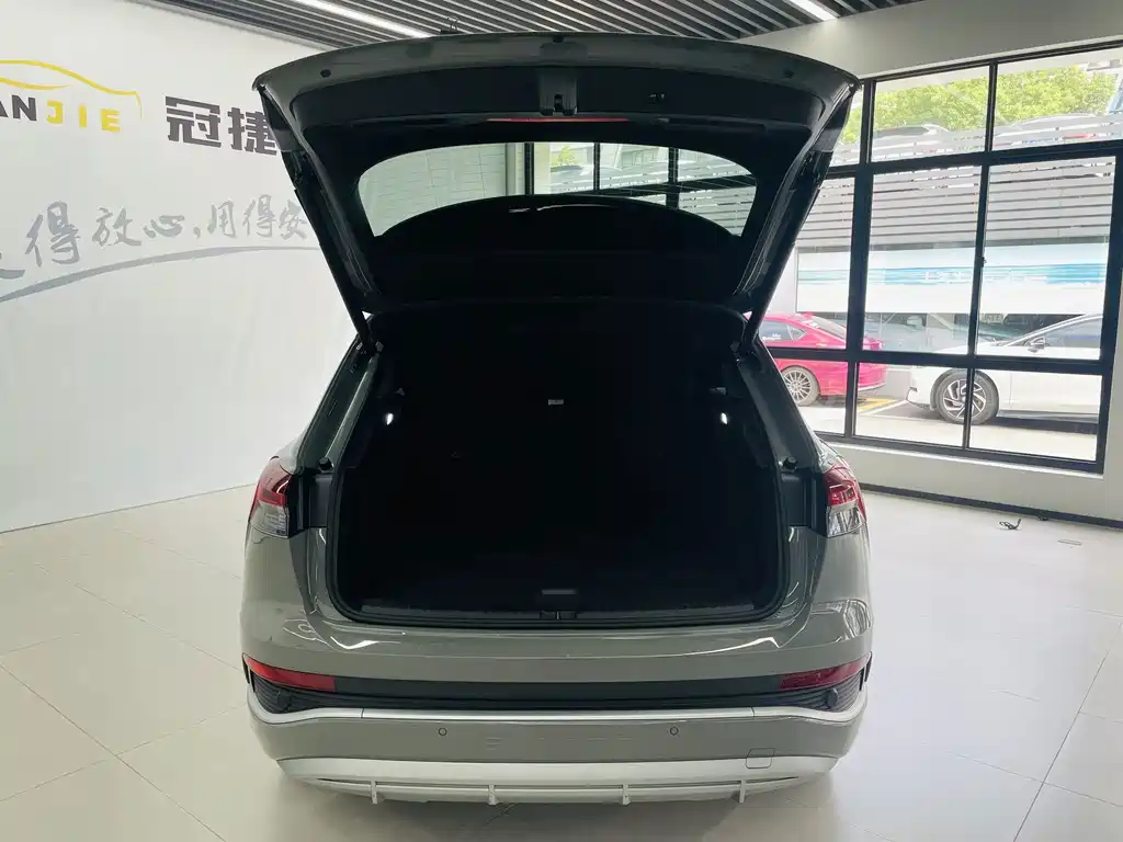 Audi Q4 e-tron — миниатюра 14
