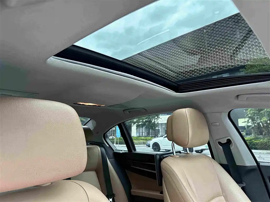 BMW 7 Series — миниатюра 25