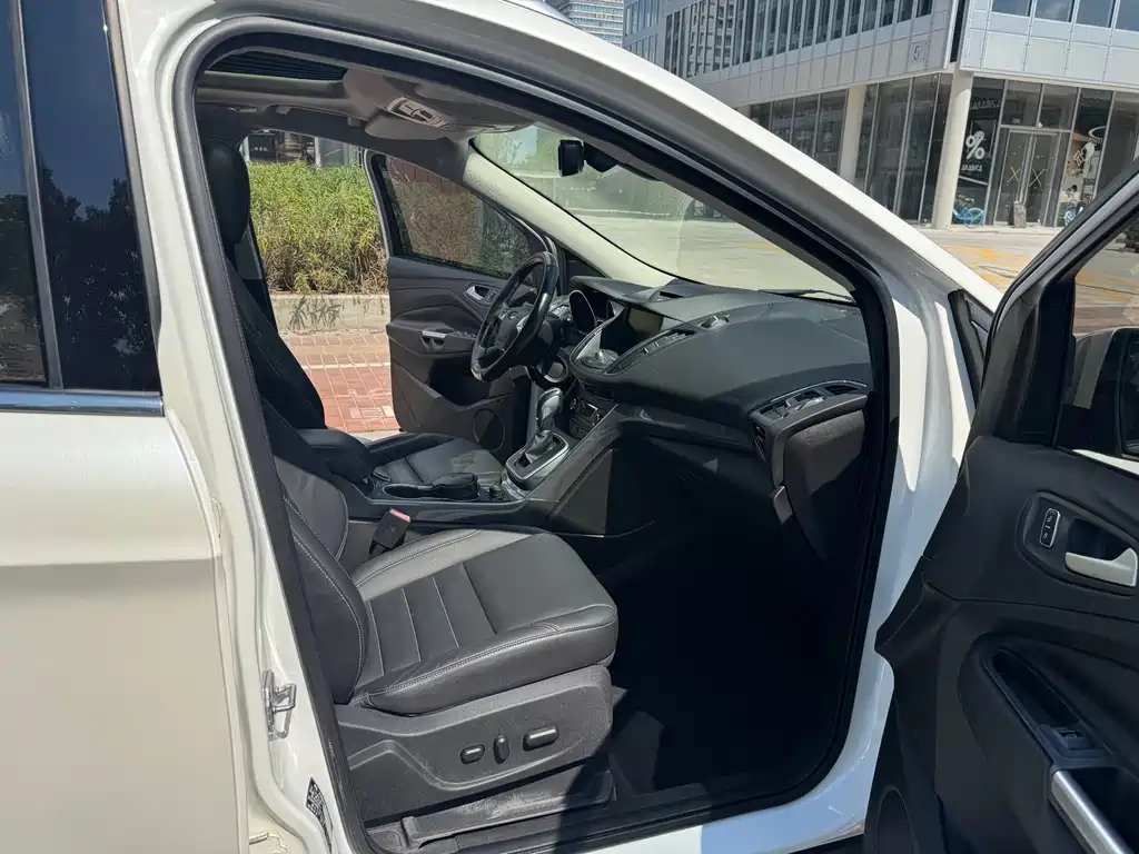 Ford Kuga — миниатюра 14