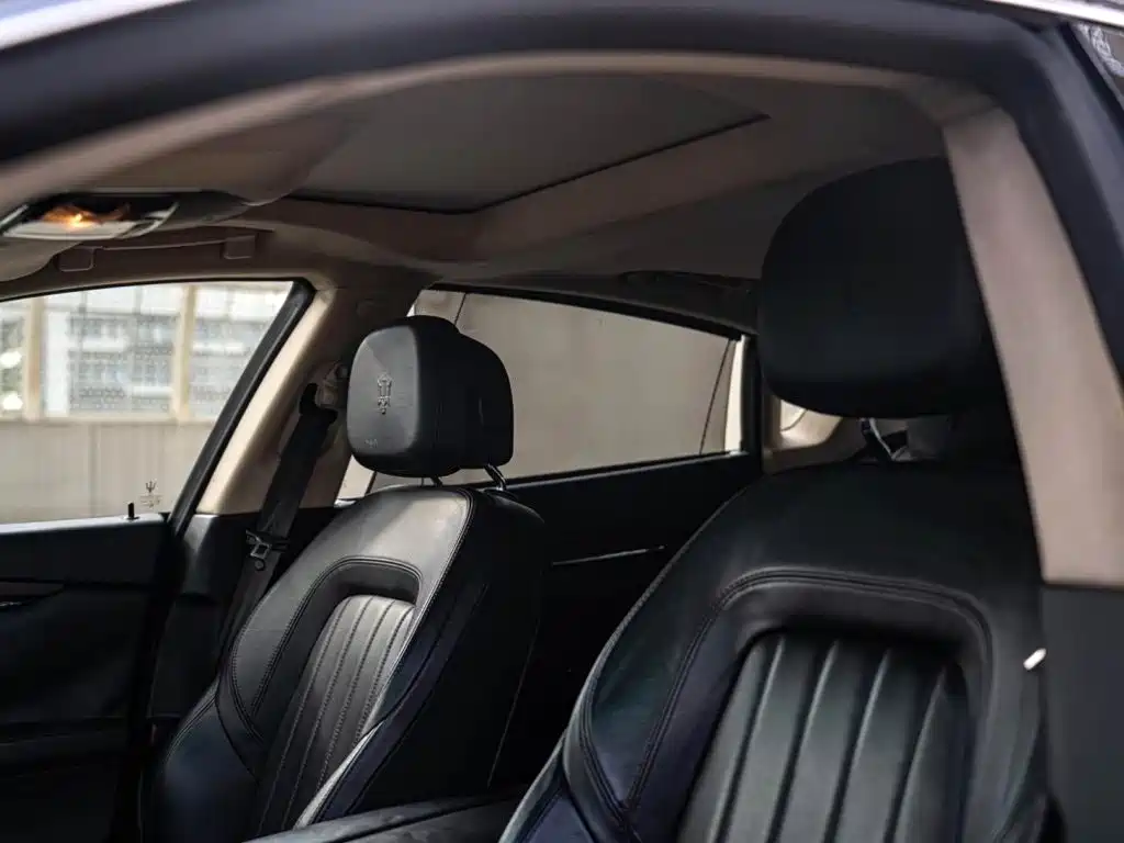Maserati Quattroporte — миниатюра 8