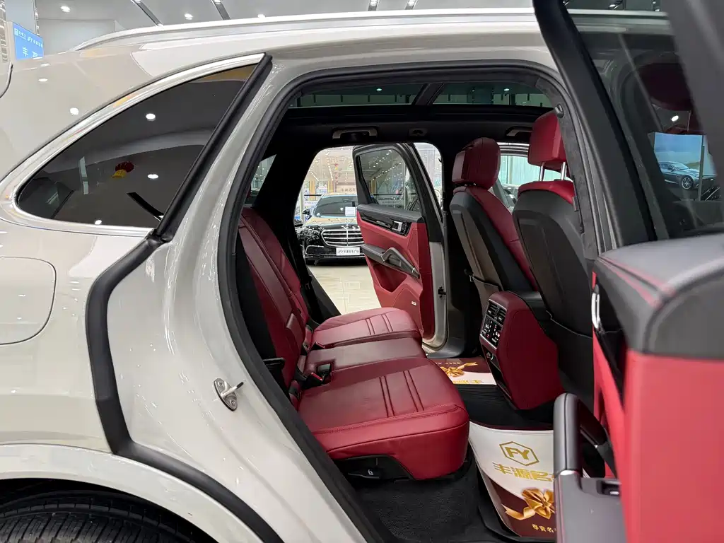 Porsche Cayenne — миниатюра 8