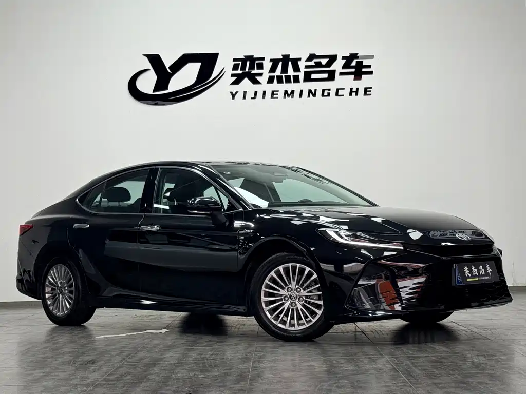 Toyota Camry — миниатюра 3