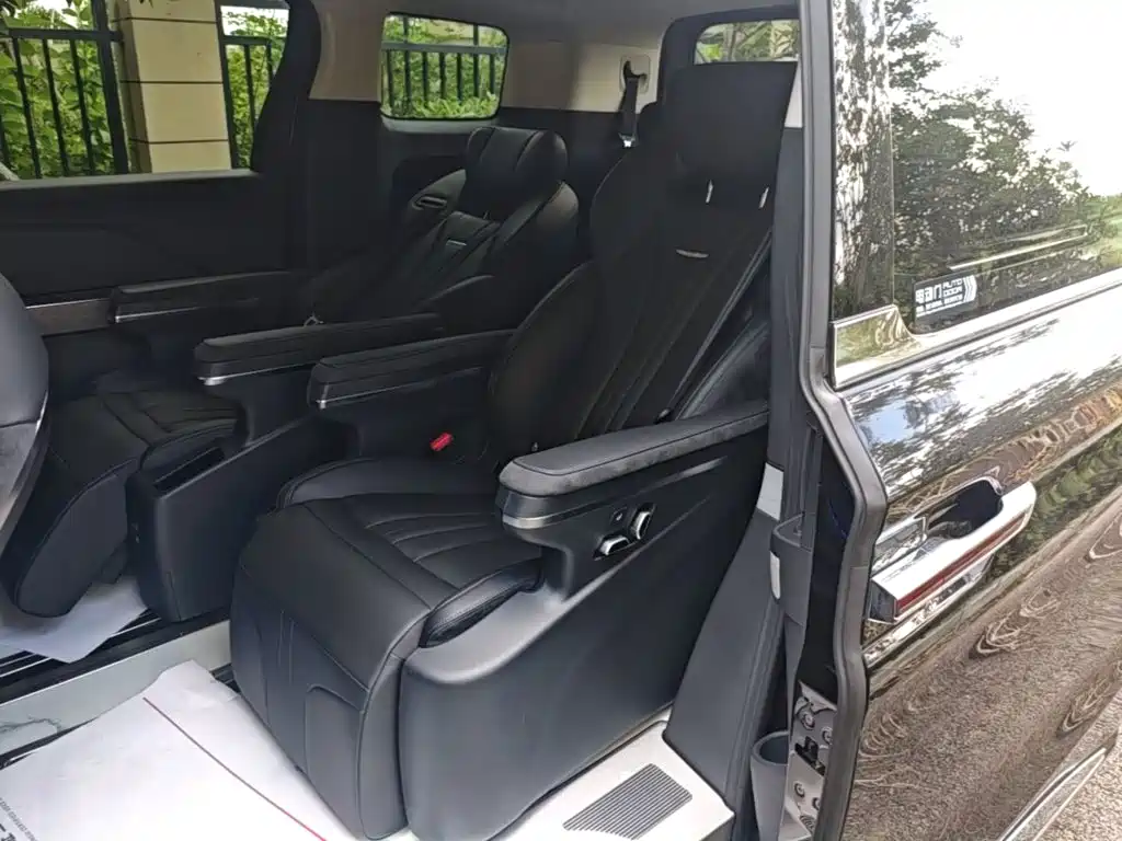 Hongqi Hongqi HQ9 PHEV — миниатюра 17