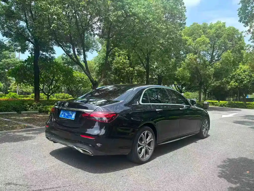 Mercedes-Benz E-Class — миниатюра 4
