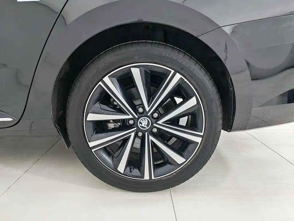 Skoda Superb — миниатюра 11