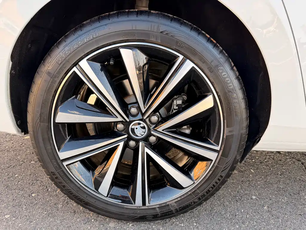 Skoda Superb — миниатюра 22