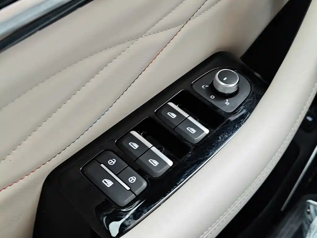 Geely Xingyue L — миниатюра 27