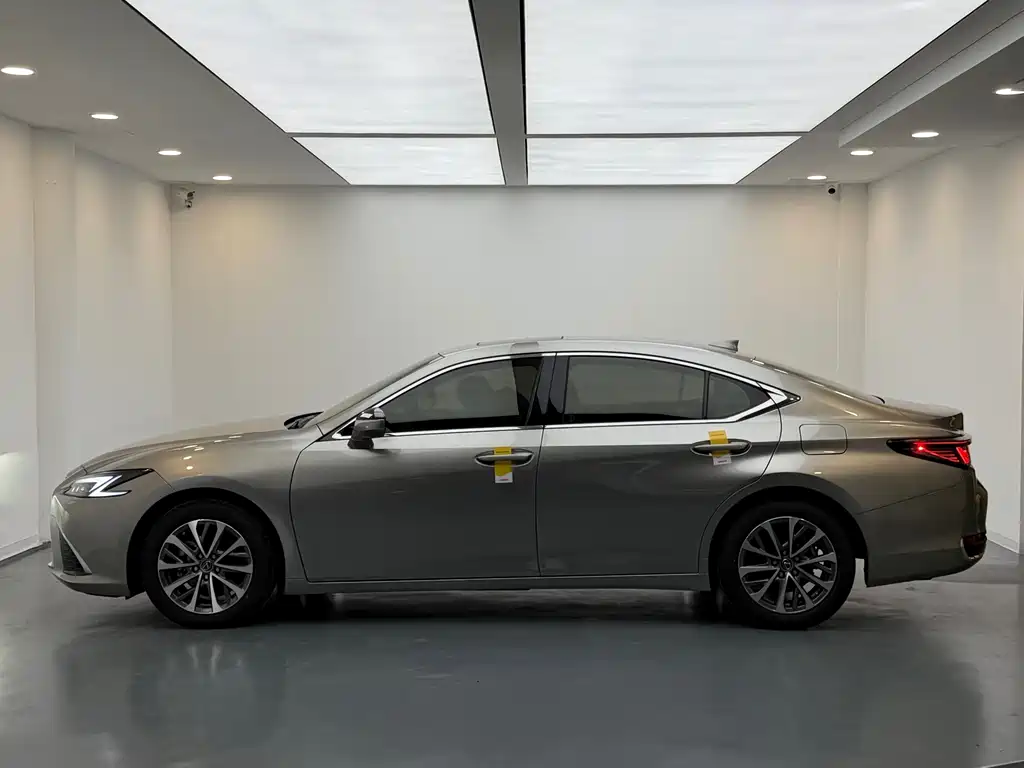 Lexus ES — миниатюра 8