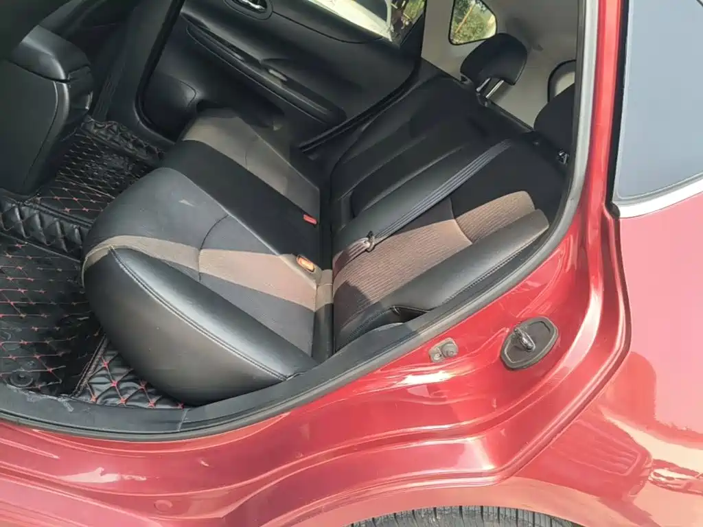 Nissan Tiida — миниатюра 17
