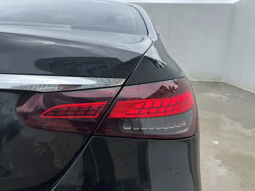 Mercedes-Benz E-Class — миниатюра 8