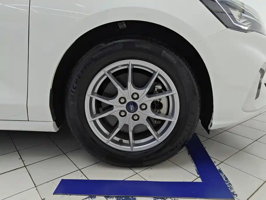 Ford Focus — миниатюра 6