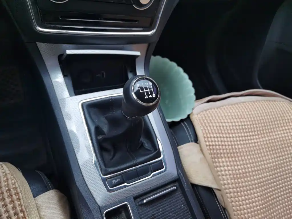 Roewe RX5 — миниатюра 15