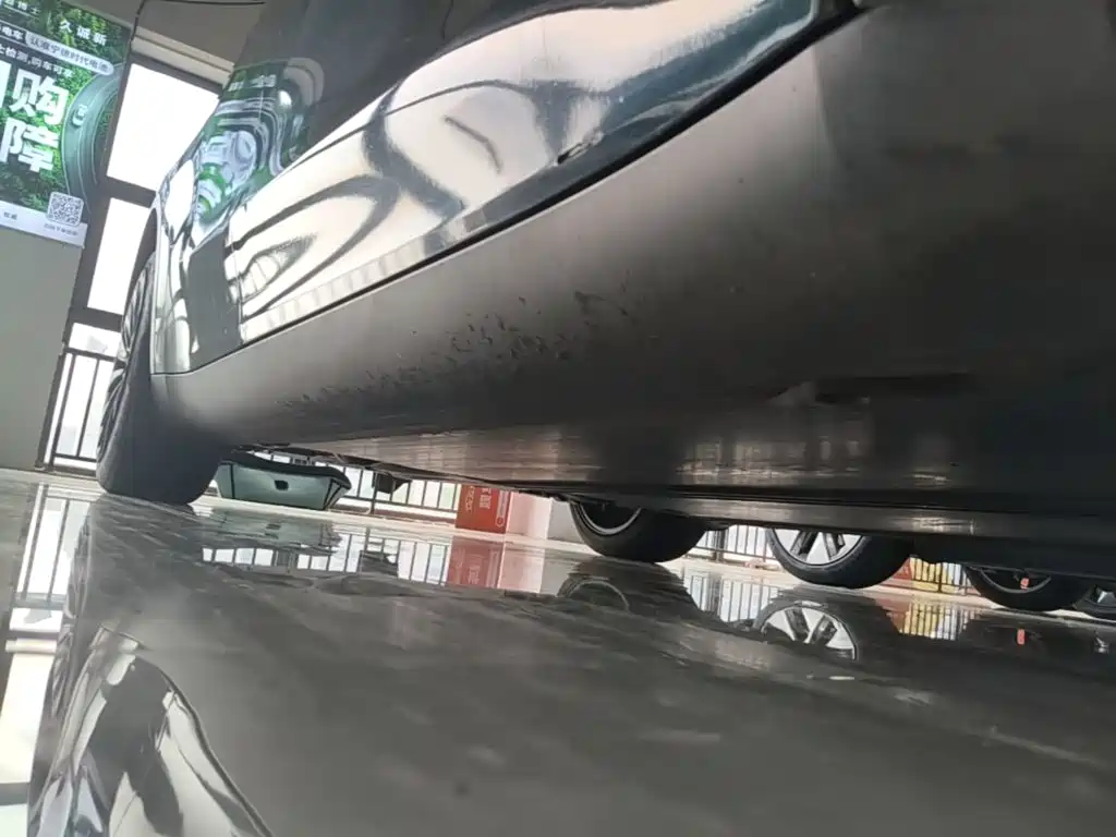 Tesla Model Y — миниатюра 21