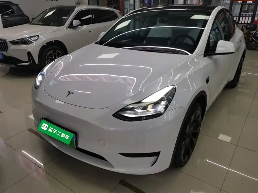 Tesla Model Y 2024