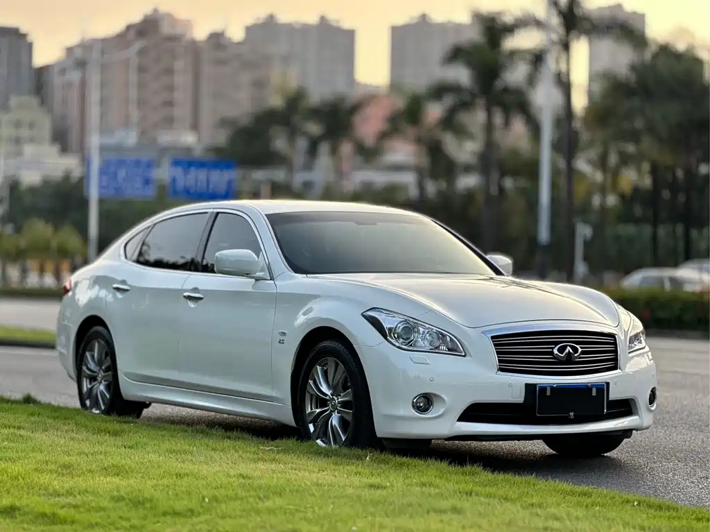 Infiniti Q70 — миниатюра 3