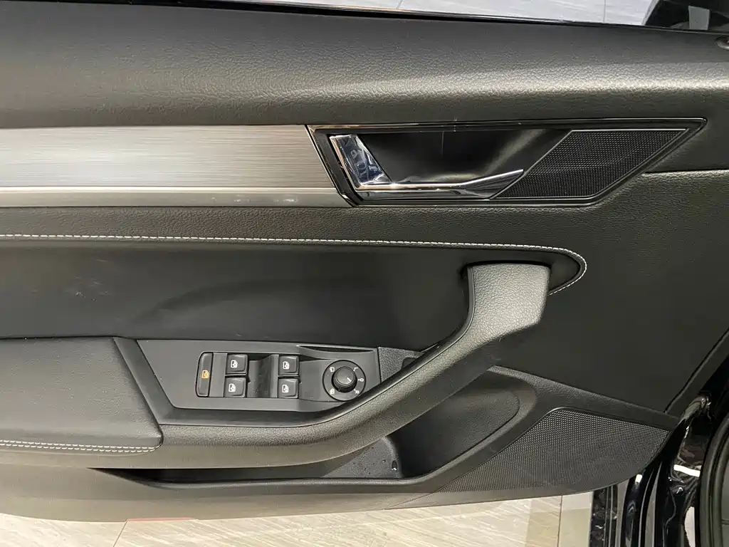 Skoda Superb — миниатюра 17